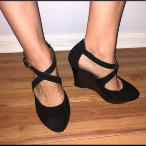 Elaine Turner Wedges 7 1/2